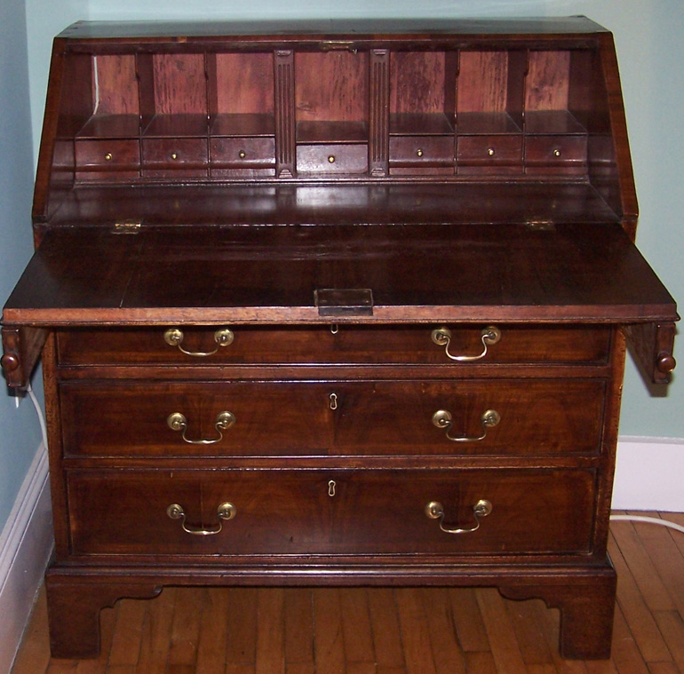 C 1760 English Desk